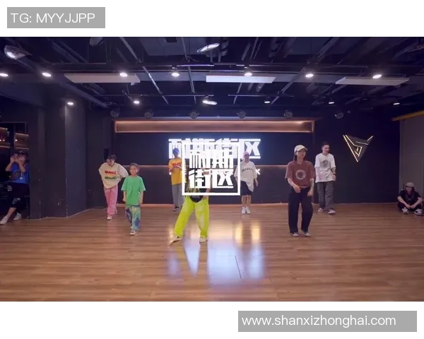 重庆街舞队与西安街舞队赛后复盘探讨灵活性表现与战术分析